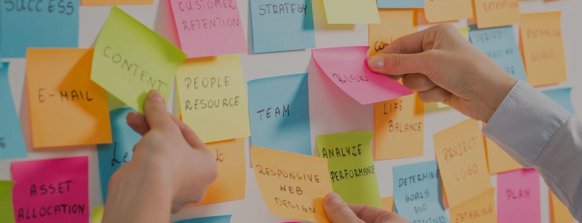 Qué es el brainstorming, cómo aplicar esta técnica creativa en tu equipo y los pasos clave para generar ideas efectivas sin juzgar.