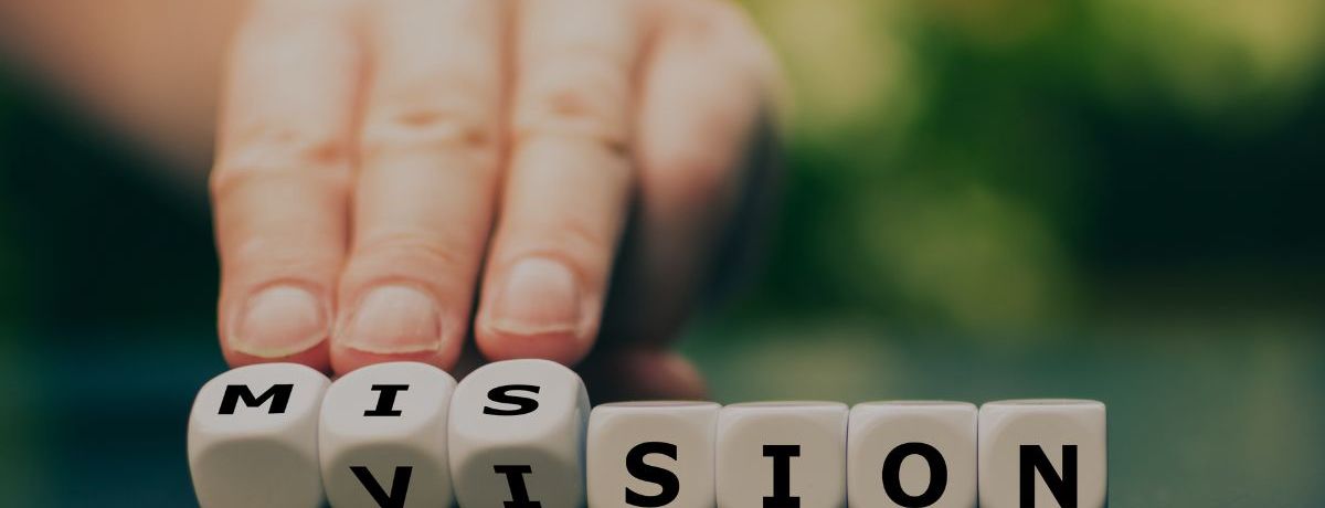 Por qué es esencial establecer claramente la misión, visión y objetivos empresariales para el éxito, sostenibilidad y crecimiento de tu empresa.